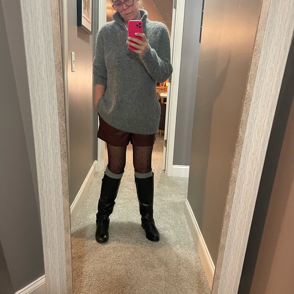 Size 10 brown pleather pants. They run slightly big-bit so cute for fall! - Picture 6 of 6